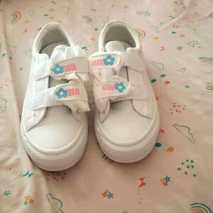 White flower strap on shoes